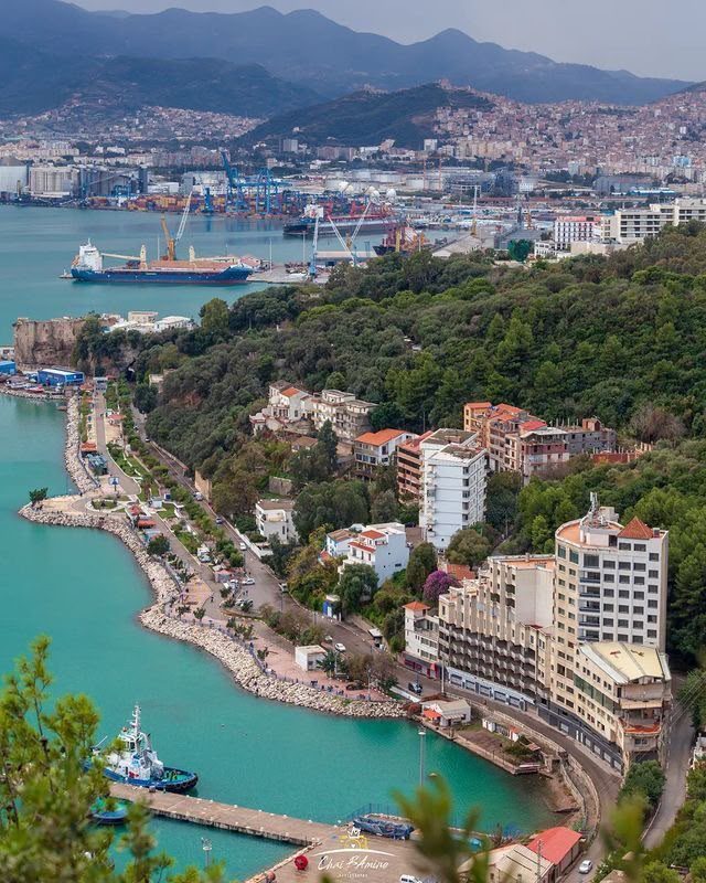 The bay & Gouraya
